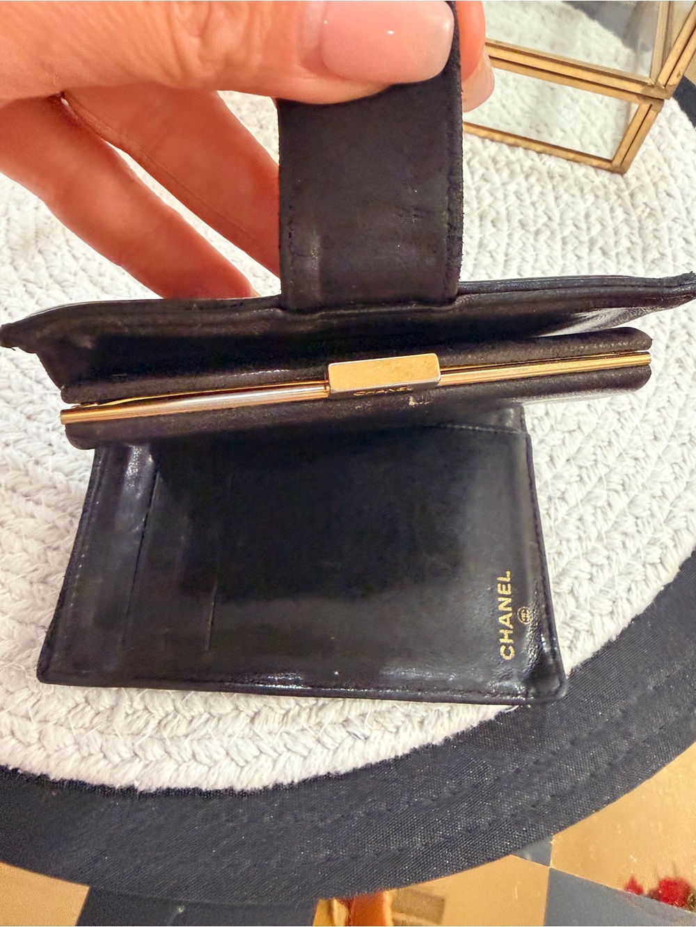 CHANEL Black Vintage Compact Wallet | Classic CC Logo - PreLOVED ❣️ - Picture 13 of 16